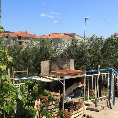 6857b شقة Tučepi